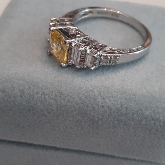 Ring - Picture 2 of 4